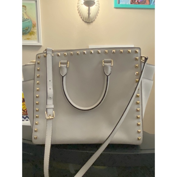 ❌ SOLD ❌ Michael Kors Studded Leather Satchel - Picture 3 of 13
